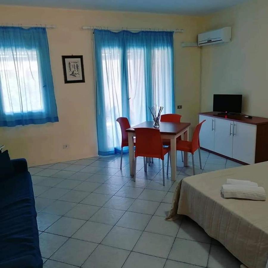 Aparthotel Baia Dei Delfini Furnari Exterior foto